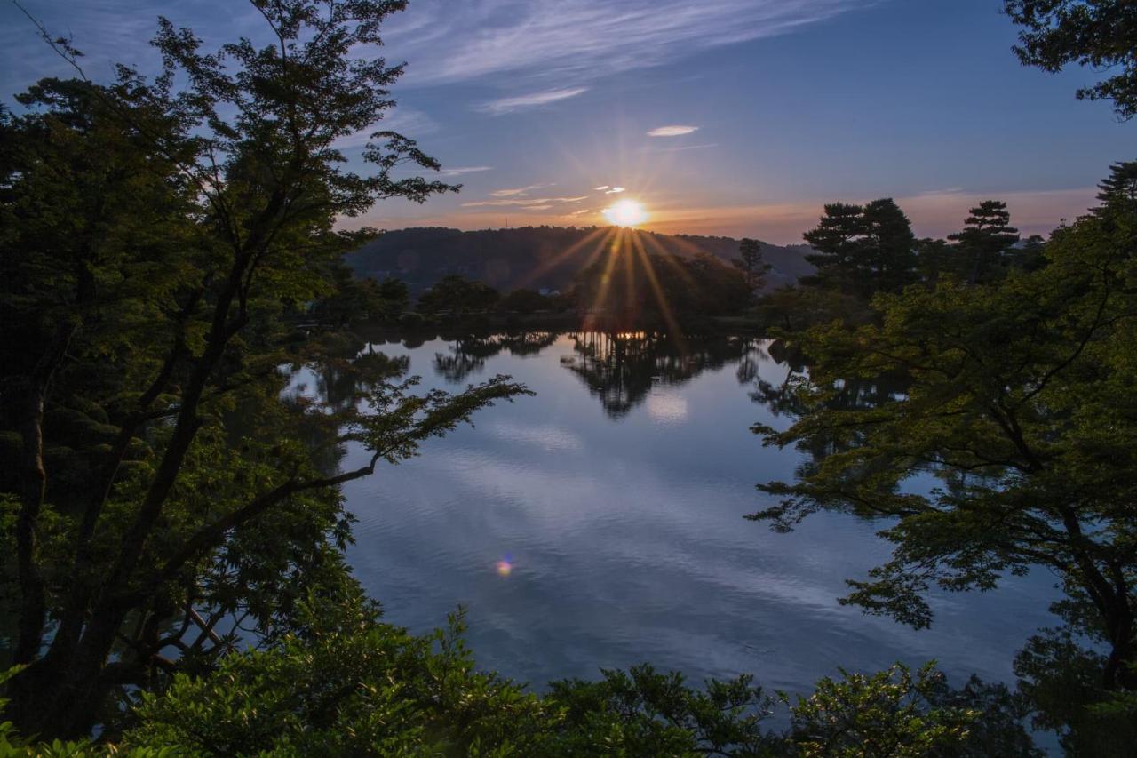 Kanazawa Tokyu Hotel Exterior foto Sunset over Lake Ouachita