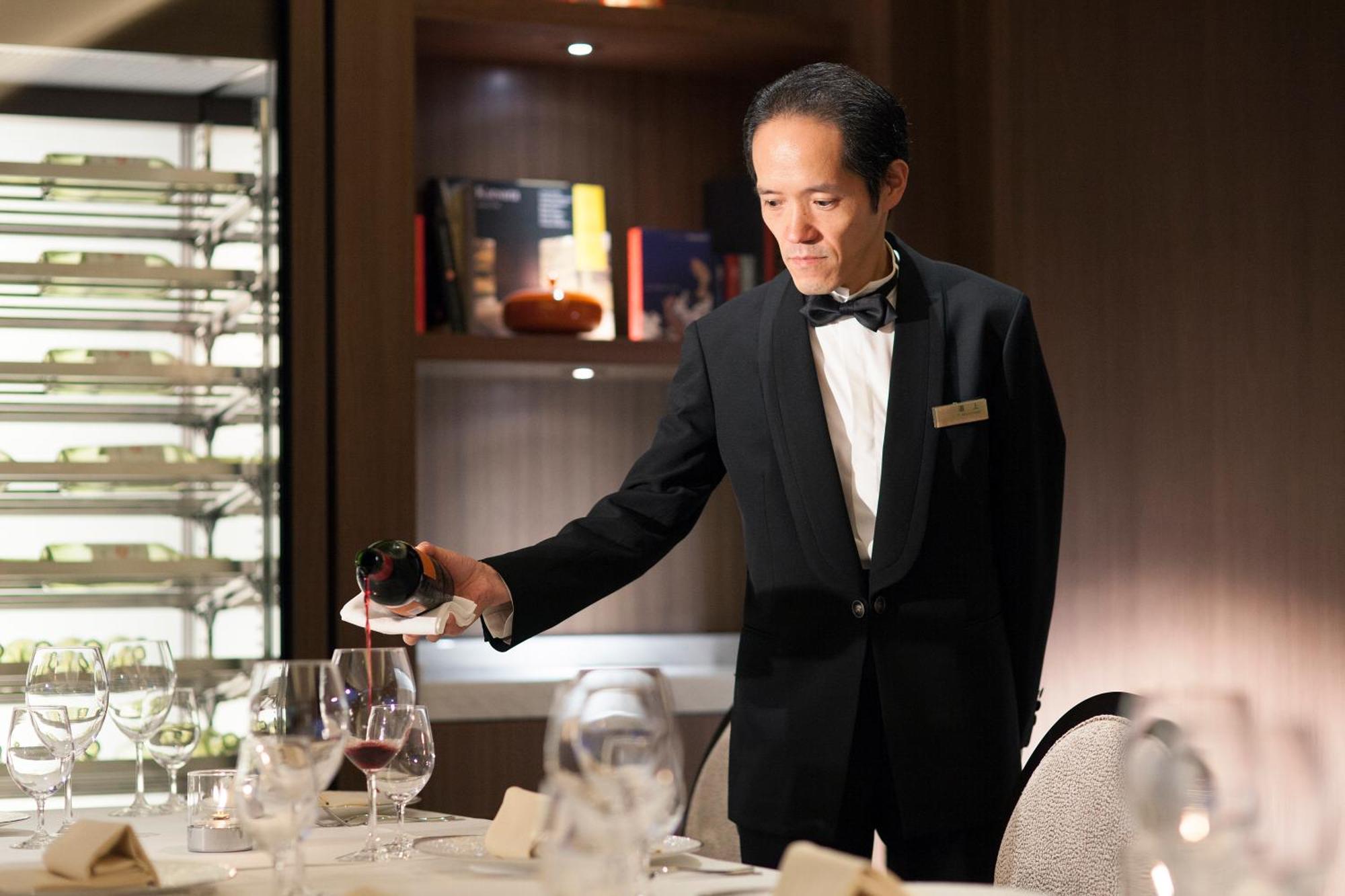 Kanazawa Tokyu Hotel Exterior foto A butler at the Mandarin Oriental, Tokyo