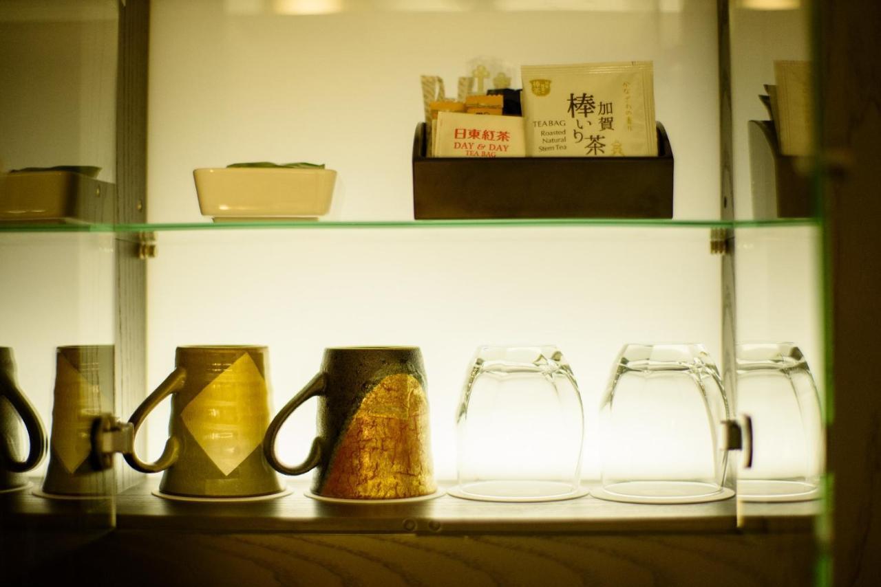 Kanazawa Tokyu Hotel Exterior foto A selection of Japanese tableware